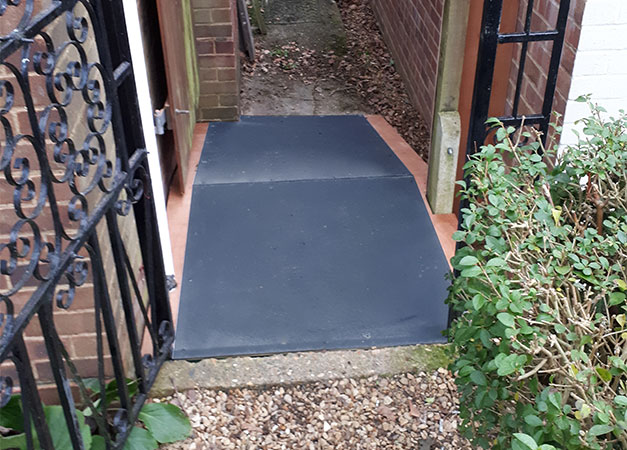 Traction for custom ramps, bridges of a high threshold and wheelchair access ramps. Traction for custom ramps, bridges of a high threshold and wheelchair access ramps.