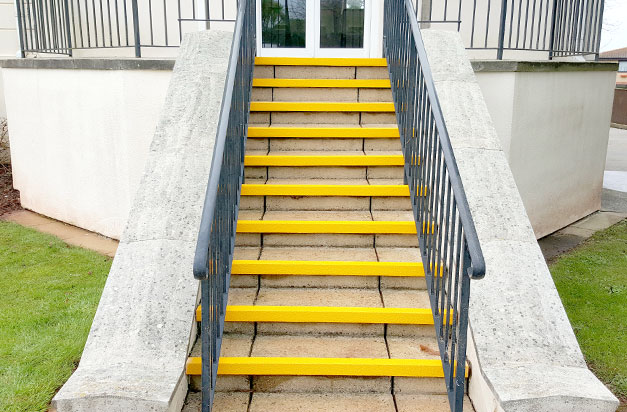 Paving slabs step entrance with anti-slip stair nosing. Paving slabs step entrance with anti-slip stair nosing.