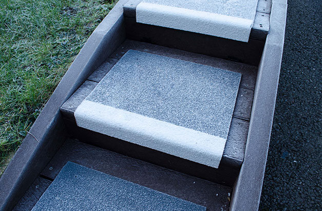 Non slip in frosty conditions. Stair Treads with white nosing and black step for extra visibility. Non slip in frosty conditions. Stair Treads with white nosing and black step for extra visibility.